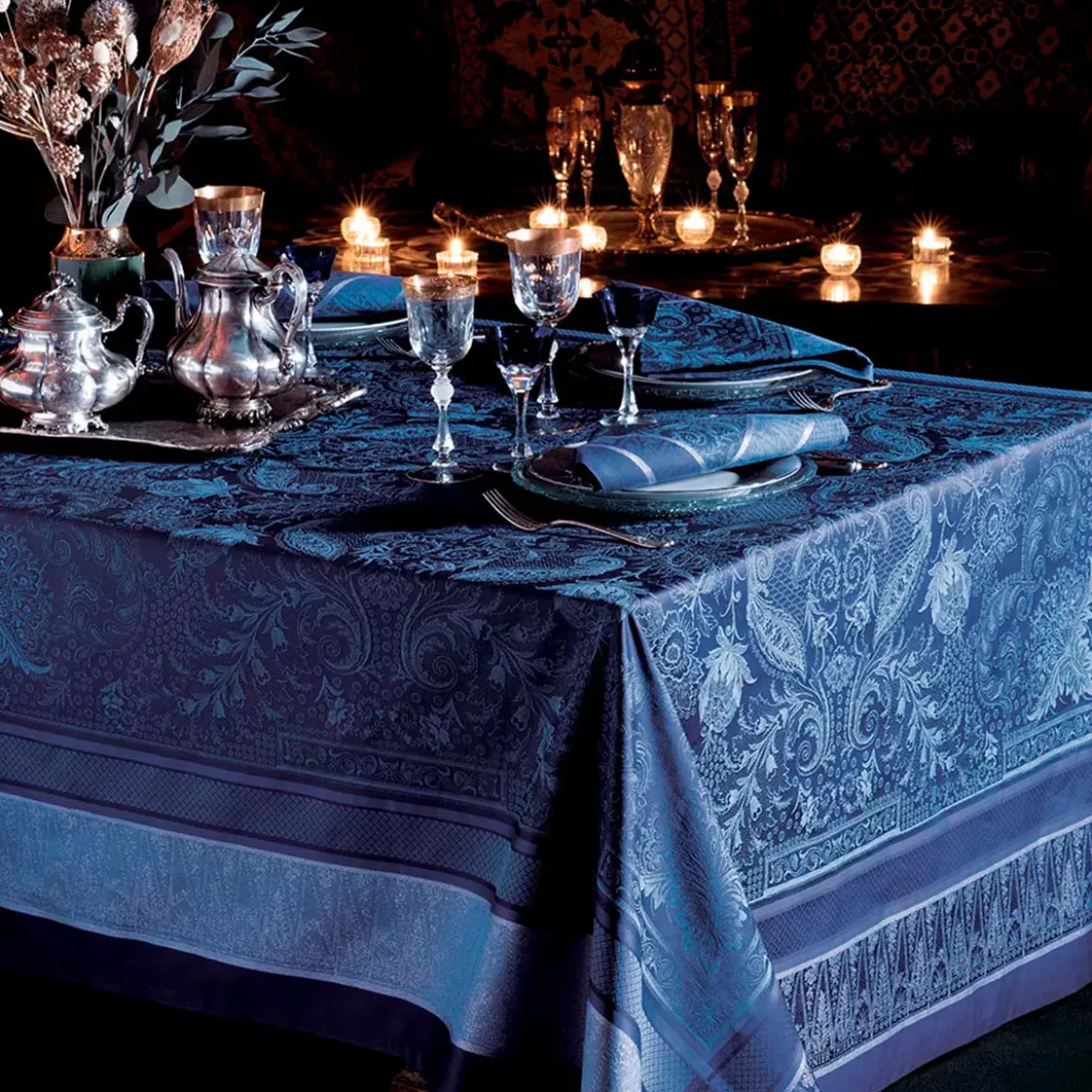 Chemin de table coton mélangé antitache motif jacquard bleu Persina crepuscule