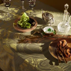 Chemin de table pur coton antitache motif jacquard or Super nature or pale