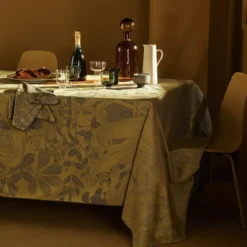 Chemin de table pur coton antitache motif jacquard or Super nature or pale