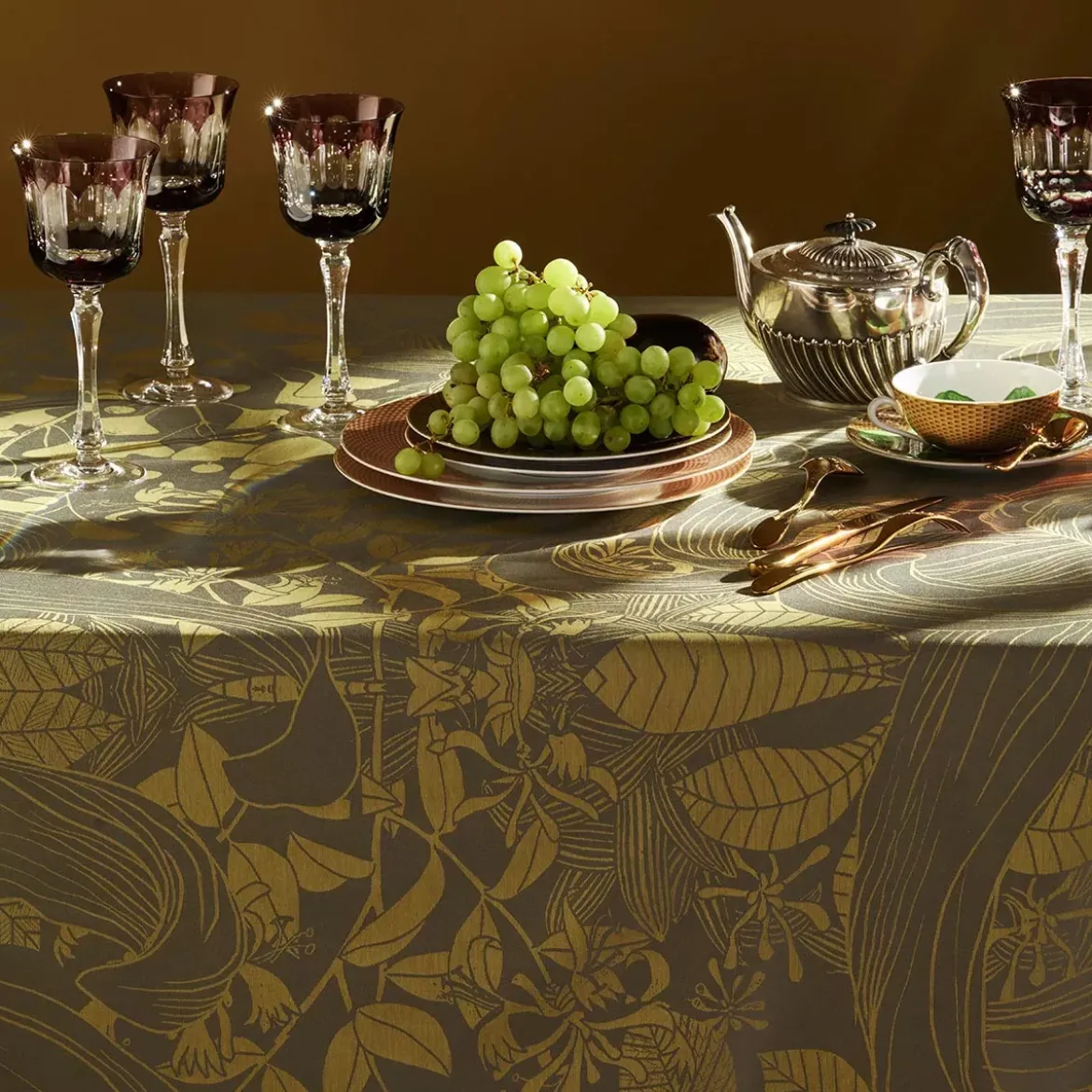 Chemin de table pur coton antitache motif jacquard or Super nature or pale