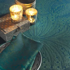 Chemin de table pur coton antitache motif jacquard bleu Isaphire emeraude