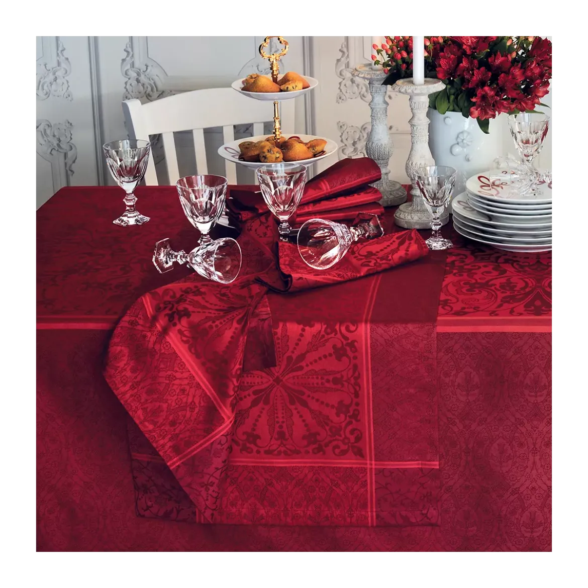 Chemin de table pur coton antitache motif jacquard bordeaux Cassandre grenat