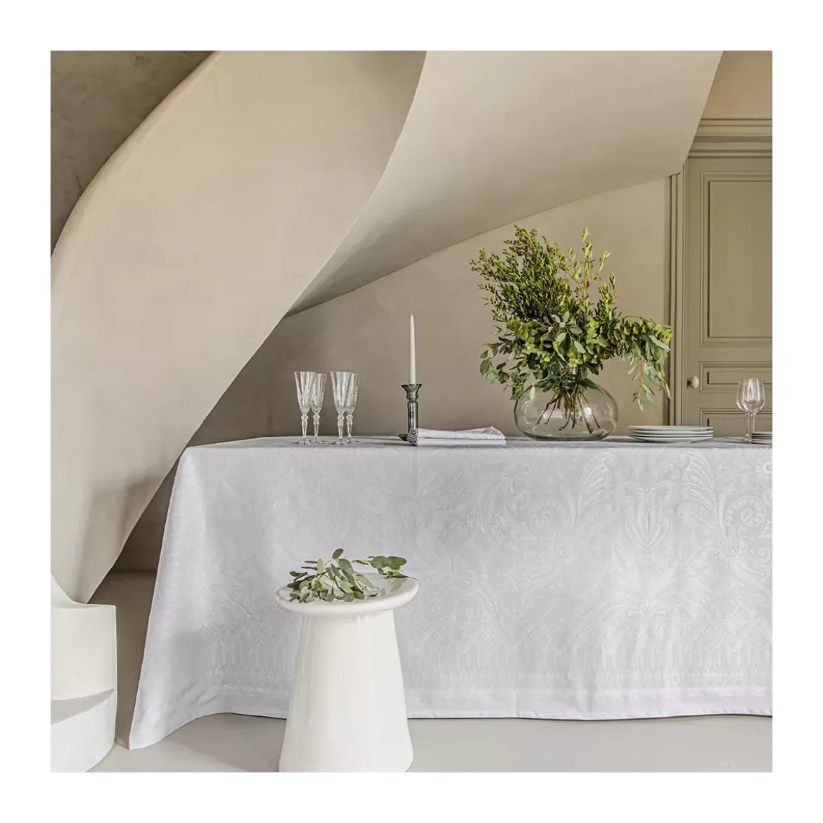 Chemin de table pur coton antitache motif jacquard gris Grace perle