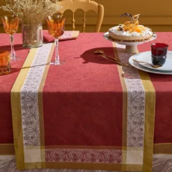 Chemin de table pur coton antitache motif jacquard rouge Alexandria rubis