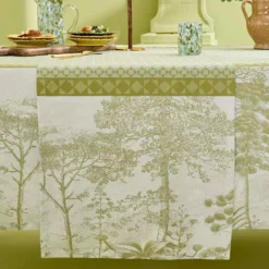Chemin de table pur coton antitache 220 g/m² motif jacquard vert Le sud vert