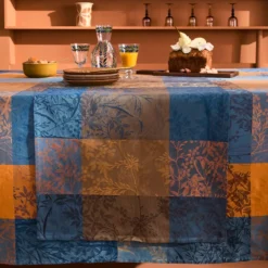 Chemin de table pur coton 220 g/m² motif jacquard bleu brun Mille branchages crepuscule