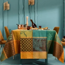 Chemin de table pur coton 220 g/m² motif jacquard vert brun Mille trees foret