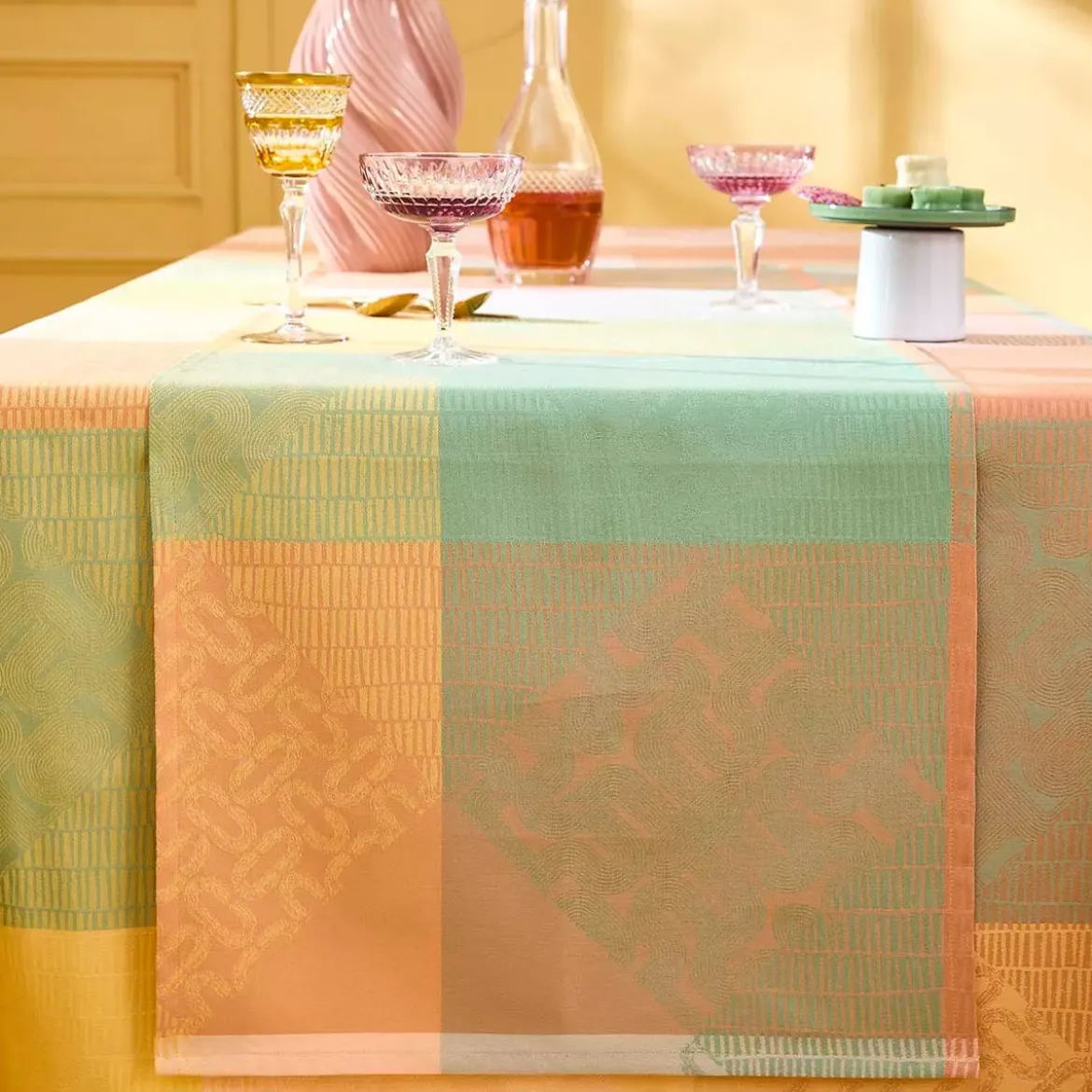 Chemin de table pur coton 205 g/m² motif jacquard rose jaune Mille empreintes pastel
