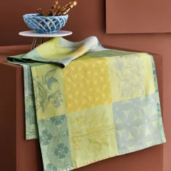 Chemin de table pur coton motif jacquard jaune vert Mille parfums limoni