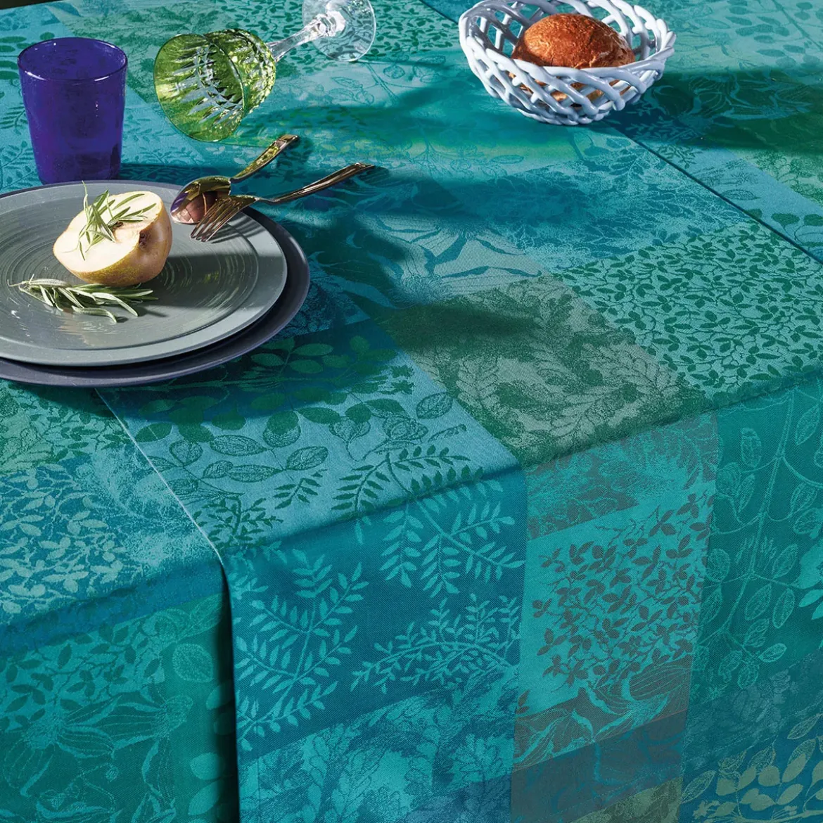 Chemin de table pur coton motif jacquard vert Mille rameaux emeraude