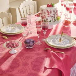 Chemin de table pur coton motif jacquard rose Mille rosaces framboise