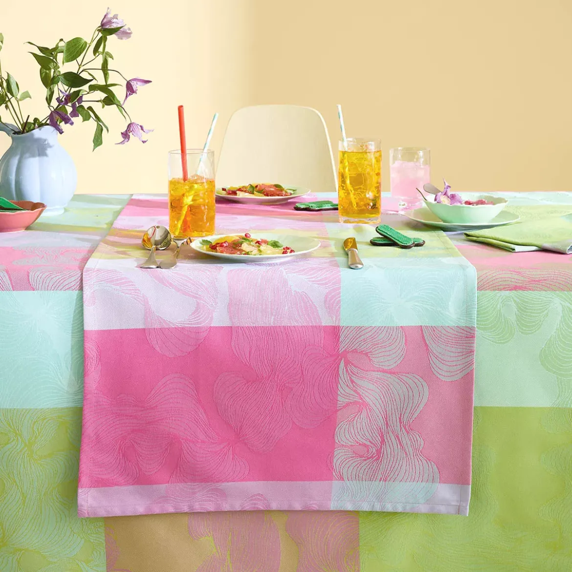 Chemin de table pur coton motif jacquard bleu rose vert Mille vertiges ara