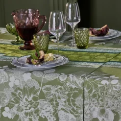 Chemin de table pur coton motif jacquard vert Mille botanique mousse