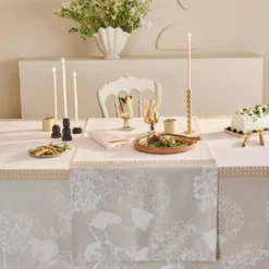 Chemin de table pur coton motif jacquard beige Mille hortensias naturel