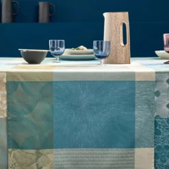 Chemin de table pur coton motif jacquard bleu beige Mille zen ecume