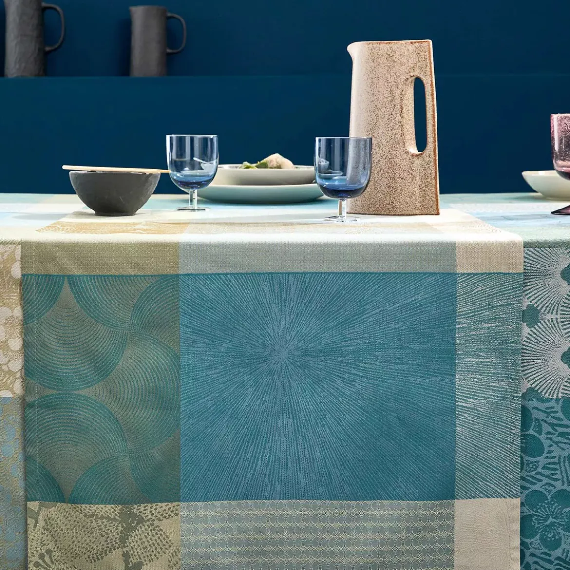 Chemin de table pur coton motif jacquard bleu beige Mille zen ecume