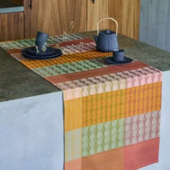 Chemin de table pur coton motif jacquard vert orange Mille halos prunus