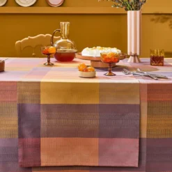 Chemin de table pur coton motif jacquard violet Mille ecossais velvet