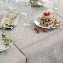 Chemin de table pur lin antitache motif jacquard beige Harmonie beige