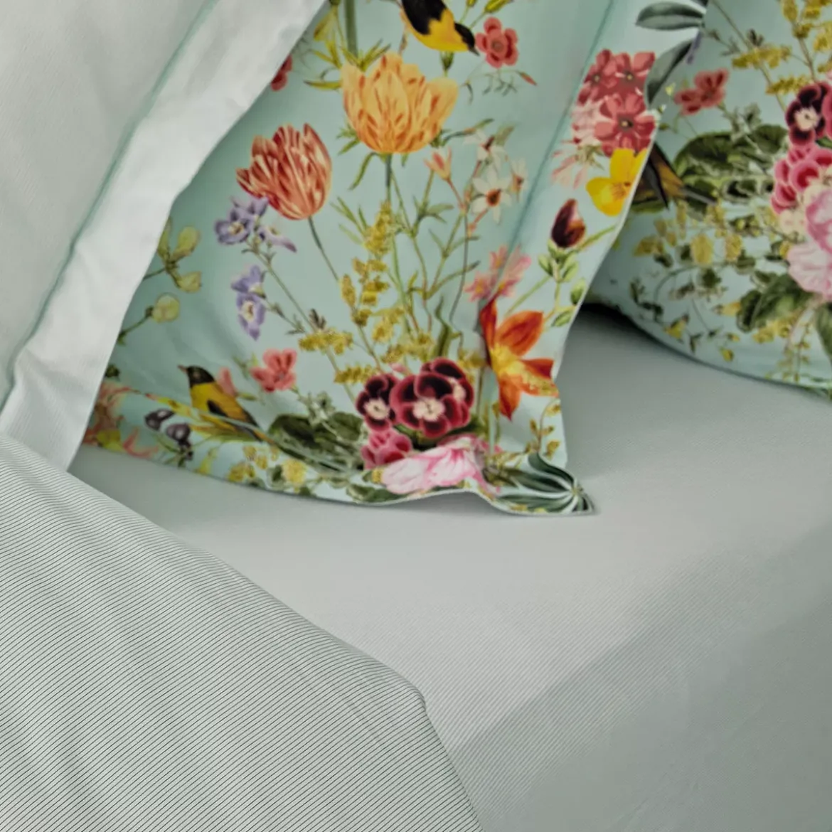 Drap housse b35 satin de coton imprimé multicolore Primavera vert d'eau