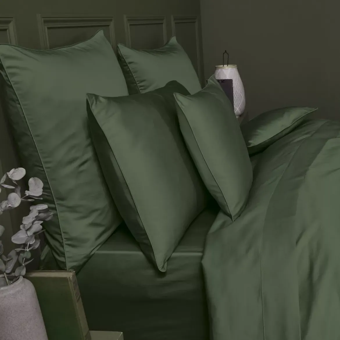 Drap housse b30 satin de coton uni vert Ava uni sauge