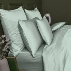 Drap housse b50 satin de coton uni bleu Ava uni lagon