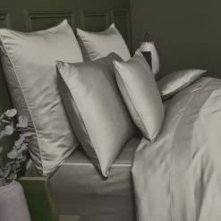 Drap housse b50 satin de coton uni anthracite Ava uni taupe