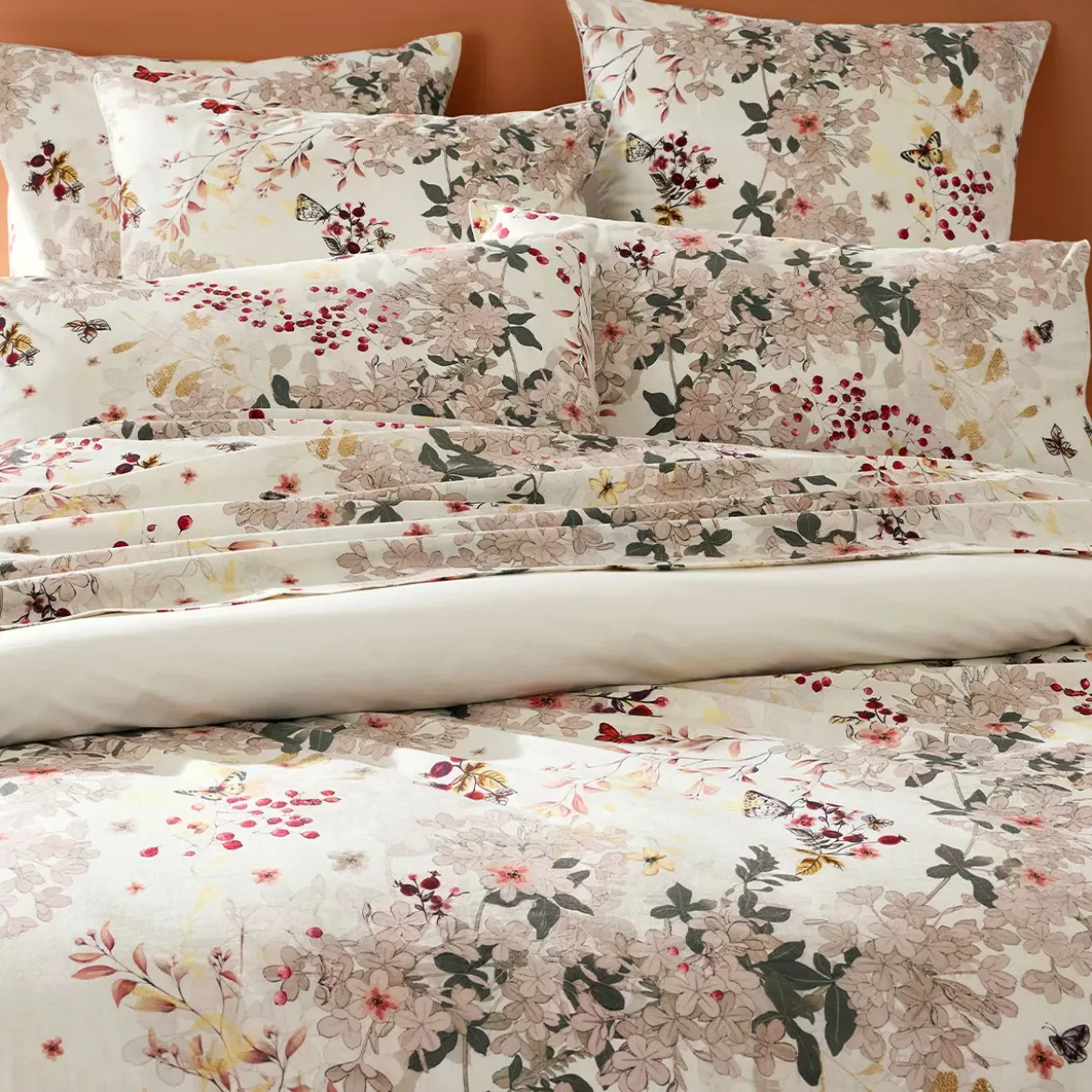 Drap plat percale de coton lavé 115 g/m² imprimé beige bordeaux Vintage flowers cranberry