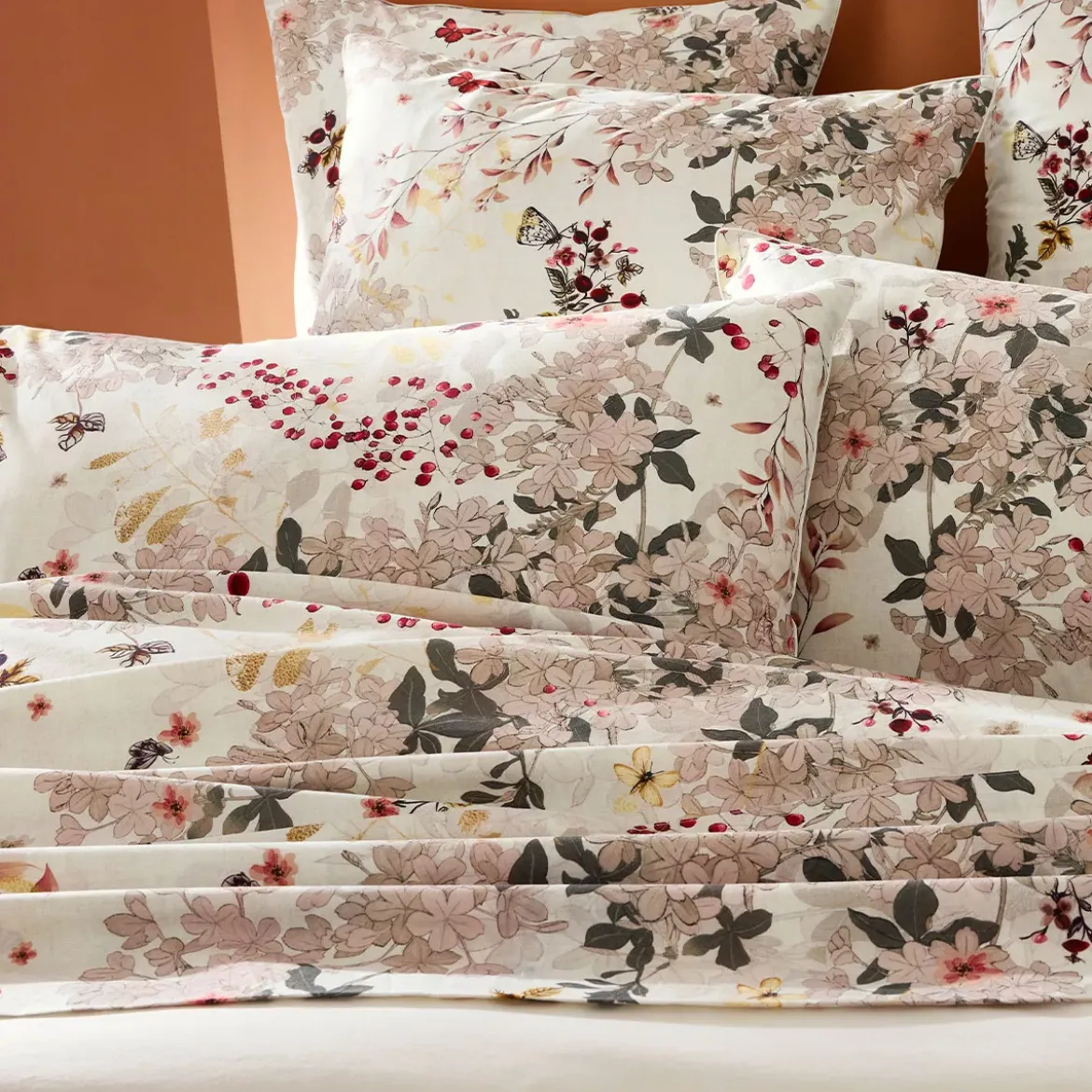 Drap plat percale de coton lavé 115 g/m² imprimé beige bordeaux Vintage flowers cranberry