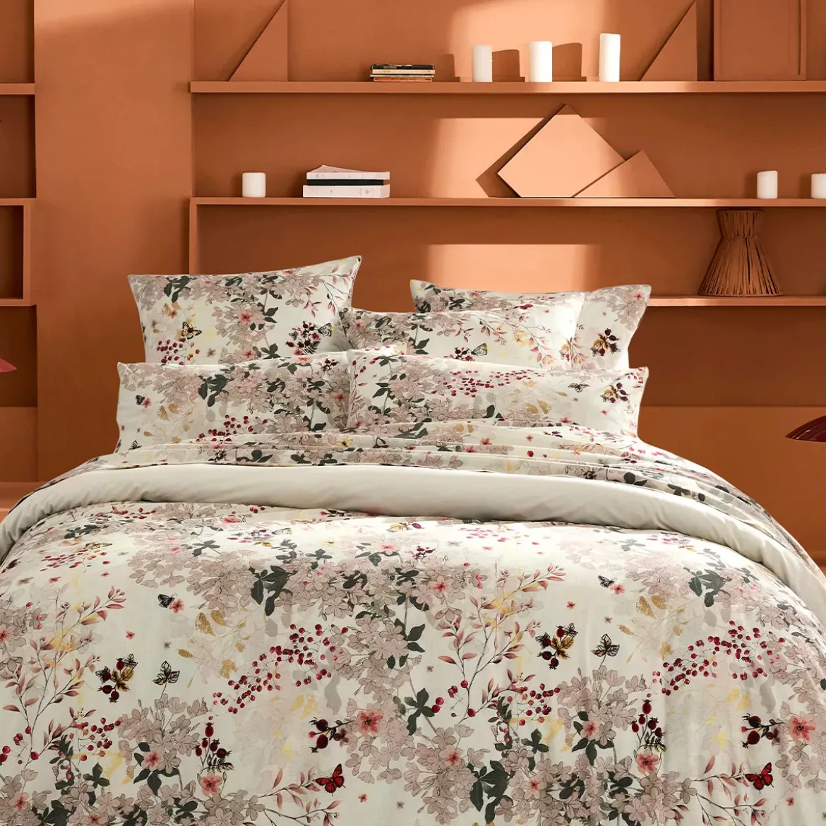 Drap plat percale de coton lavé 115 g/m² imprimé beige bordeaux Vintage flowers cranberry
