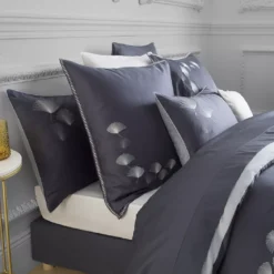 Drap plat satin de coton brodé bleu Pistil bleu nuit