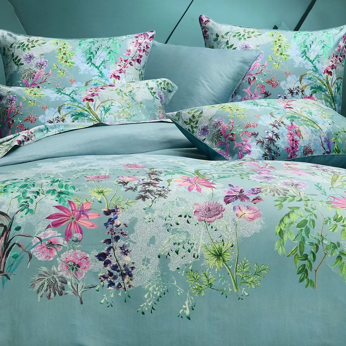 Drap plat satin de coton 90 fils/cm² 115 g/m² imprimé bleu violet Ombres boisees givre