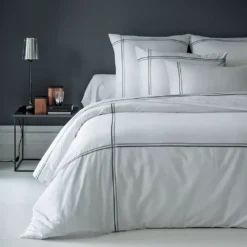 Drap plat satin de coton jeu d'unis blanc Palais chic gris