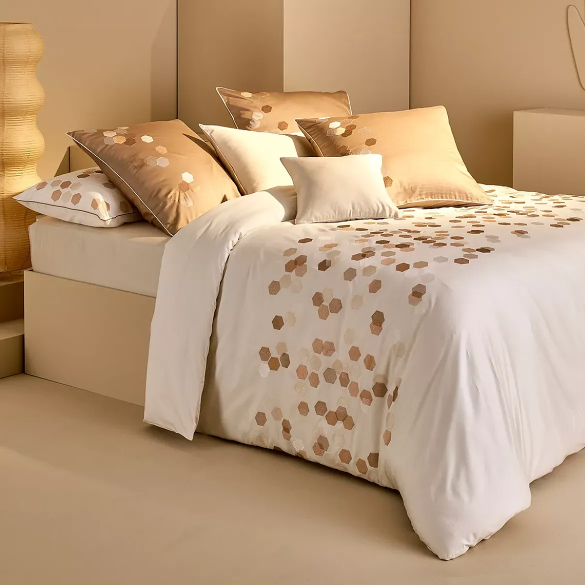 Housse de couette satin de coton brodé beige Hexagones angora