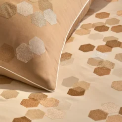 Housse de couette satin de coton brodé beige Hexagones angora