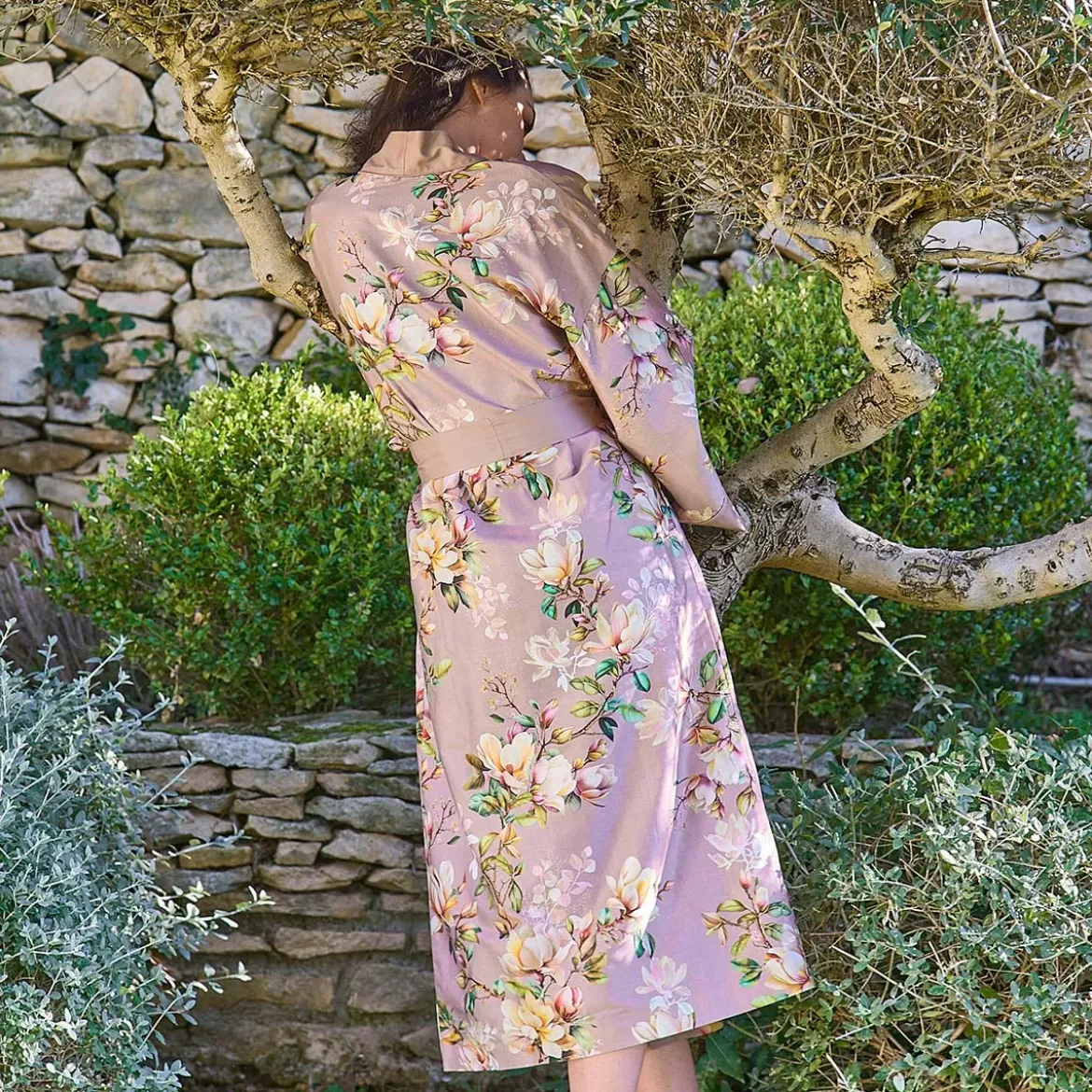 Kimono long satin de coton 115 g/m² imprimé rose ivoire Magnolias rose fume