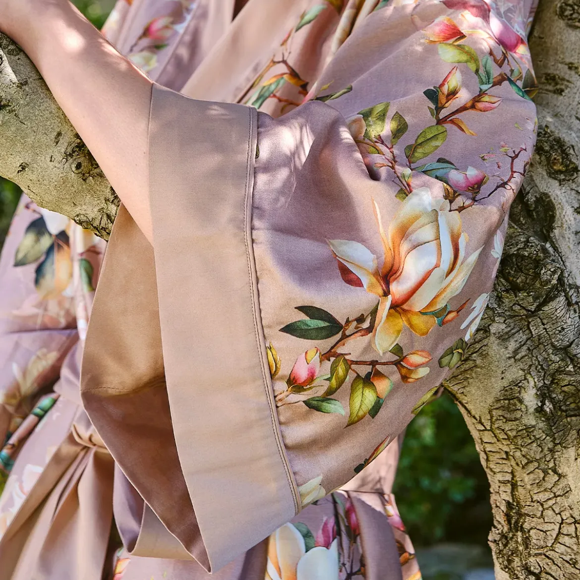 Kimono long satin de coton 115 g/m² imprimé rose ivoire Magnolias rose fume
