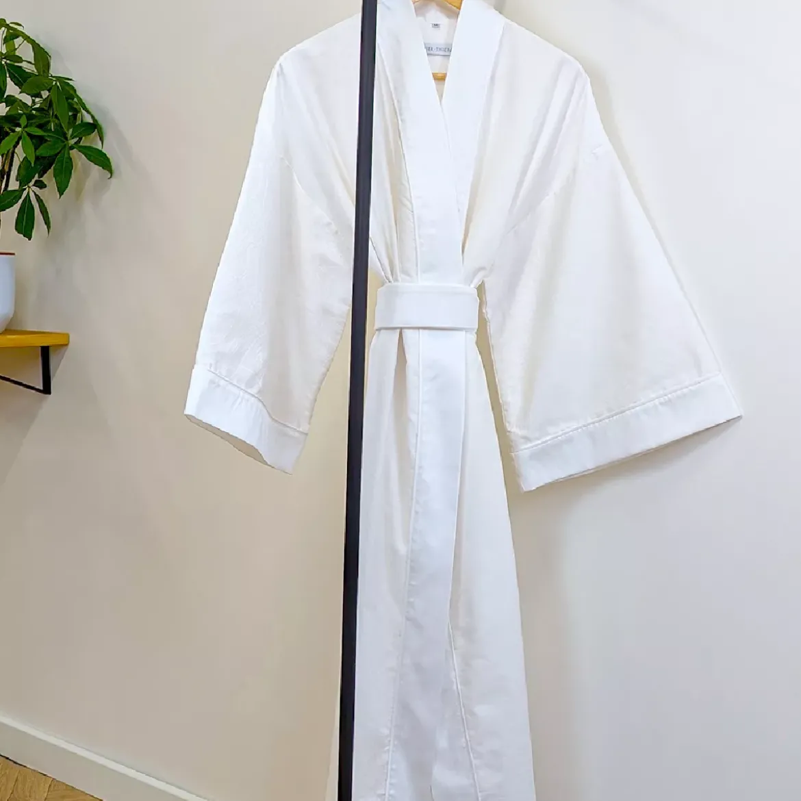 Kimono long satin de coton imprimé blanc beige Flower power white