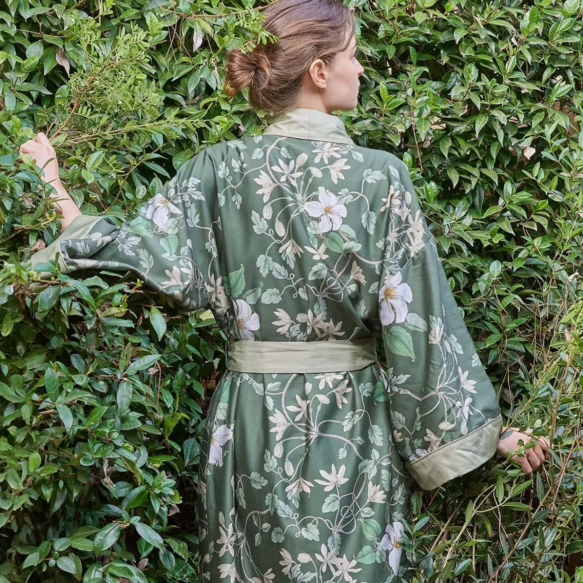 Kimono long satin de coton imprimé vert Gardenias mousse