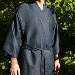 Kimono long satin de coton motif jacquard bleu Vibrato bleu nuit