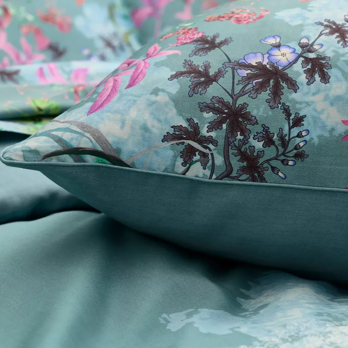 Lot de 2 taies satin de coton 90 fils/cm² 115 g/m² imprimé bleu violet Ombres boisees givre