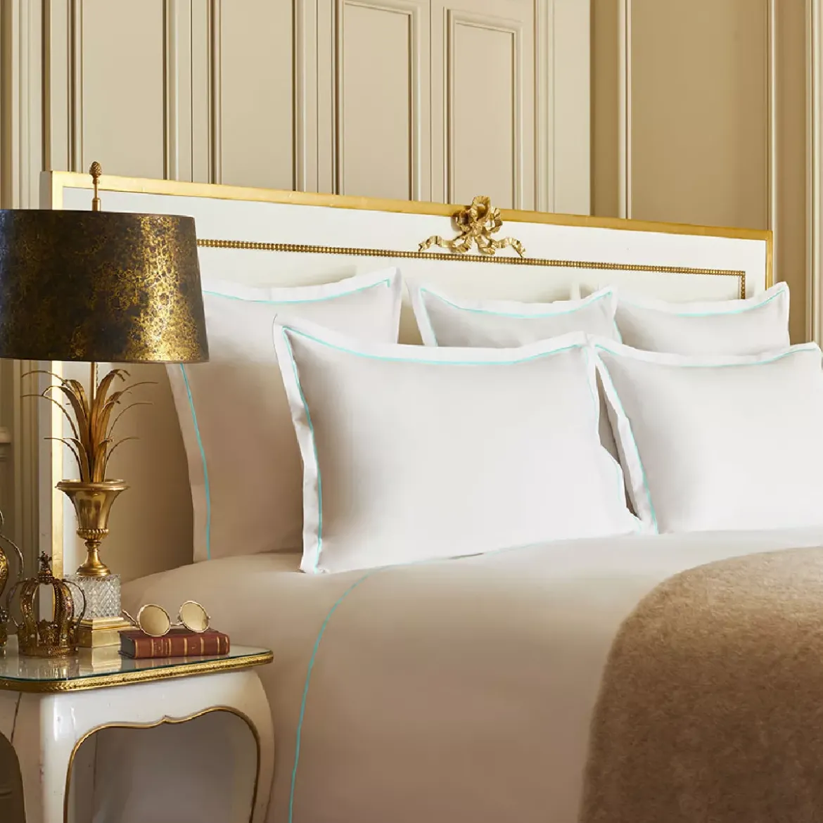 Lot h.couette +taies satin de coton jeu d'unis blanc Palace bourdon vert d eau
