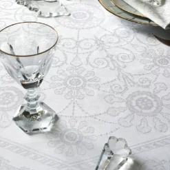 Nappe coton mélangé antitache motif jacquard blanc Galerie des glaces vermeil