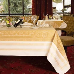 Nappe coton mélangé antitache motif jacquard or Galerie royale reflets d or