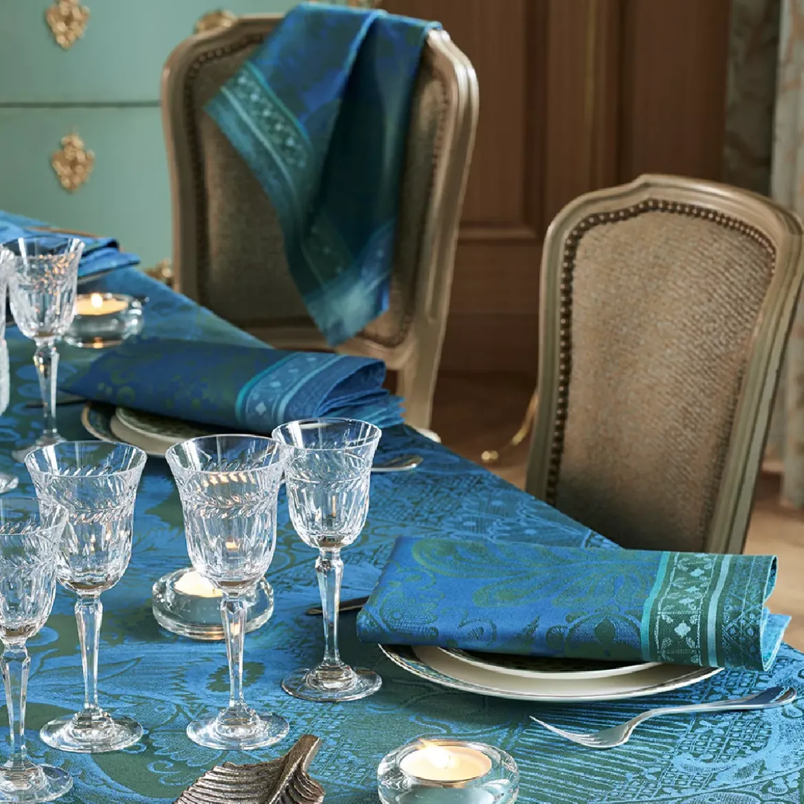 Nappe pur coton antitache motif jacquard bleu Isaphire emeraude