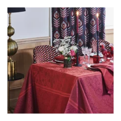 Nappe pur coton antitache motif jacquard bordeaux Cassandre grenat