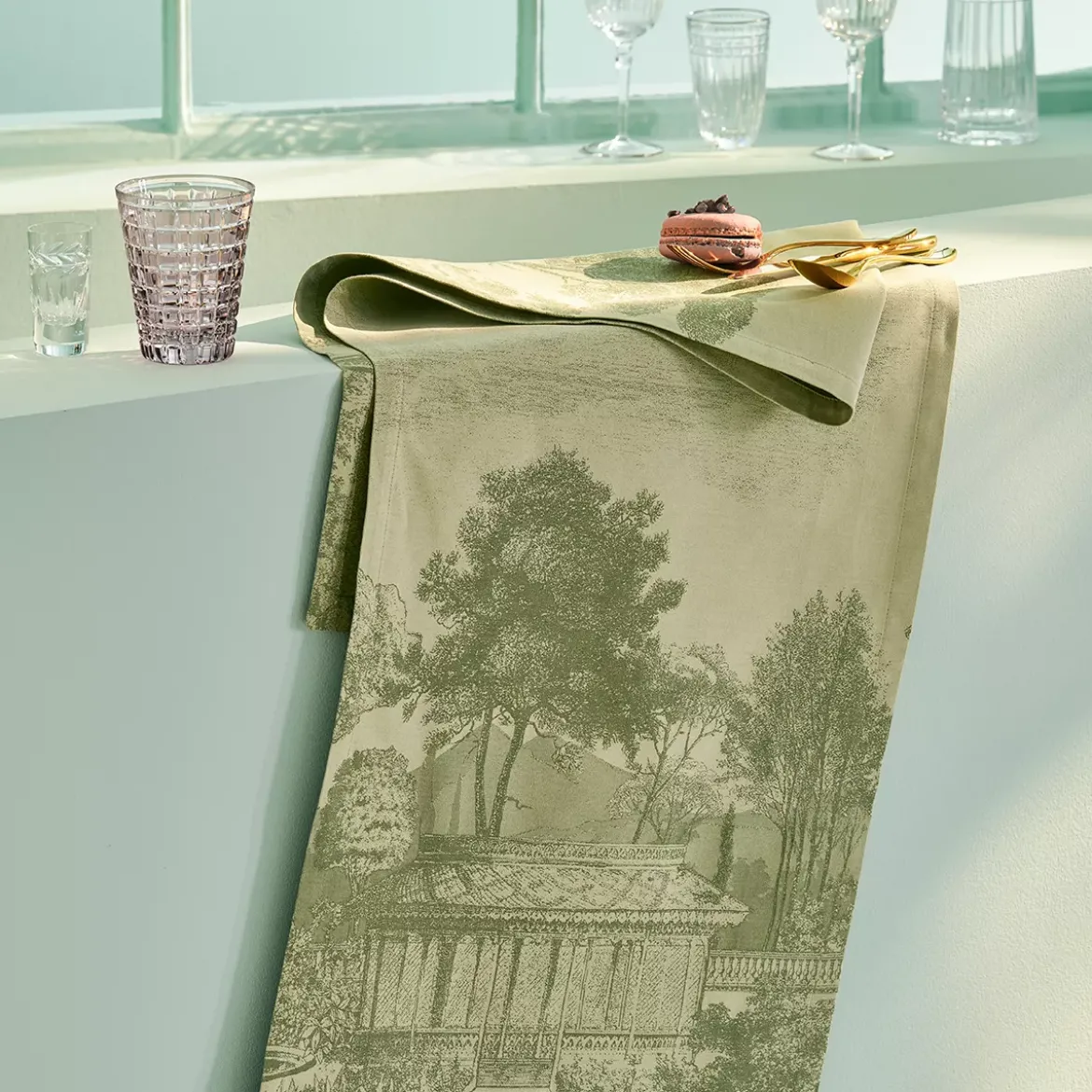 Nappe pur coton antitache motif jacquard vert Jardin spirituel olive