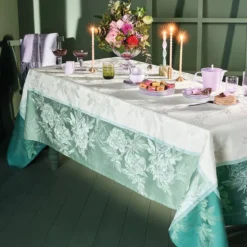 Nappe pur coton antitache motif jacquard vert Jardin de pivoines vert