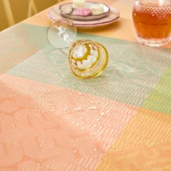 Nappe pur coton enduit 205 g/m² motif jacquard rose jaune Mille empreintes pastel