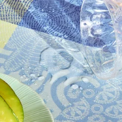 Nappe pur coton enduit motif jacquard bleu Mille rainures atoll